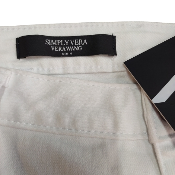 Simply Vera Vera Wang Women's White Mid Rise Stretch Shorts Size 16 NWT - Picture 4 of 8